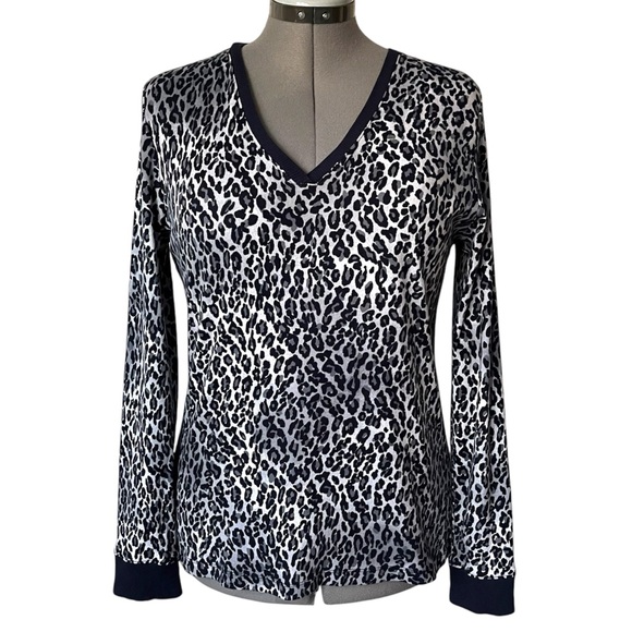 Jones New York Tops - Jones New York Blue Leopard print v neck long sleeve top XL